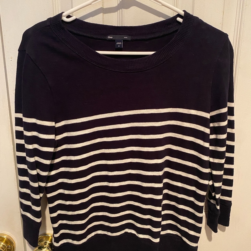 🌺 3/$10 Chic Striped Sweater in Blue and White from Gap